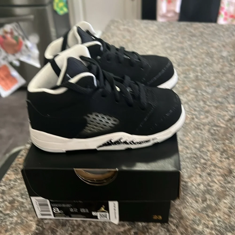 Jordan 5 - Picture 2 of 4